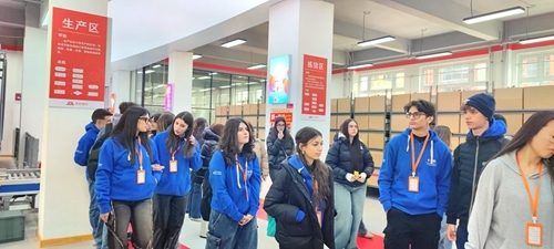 参观京东校园云仓生产性实训基地