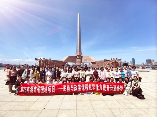 在海军博物馆现场教学
