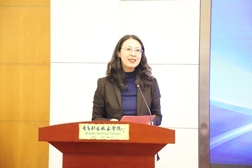青岛职业技术学院党委副书记、校长邢广陆致辞