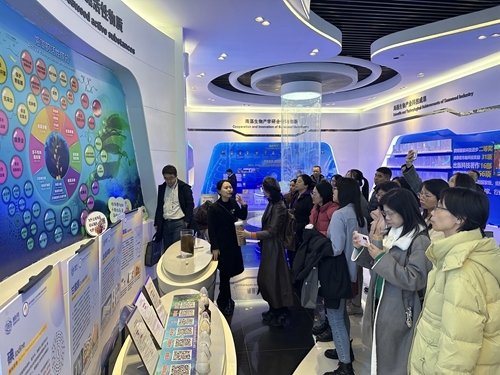 在青岛明月海藻集团有限公司现场教学