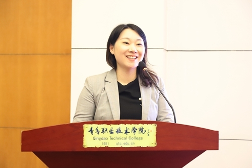 商学院青年教师王菲开展电商直播专题培训