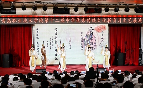 艺术学院学生表演男子古典舞《颂贤》