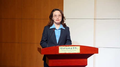 孙蕾代表青岛市教育局致辞