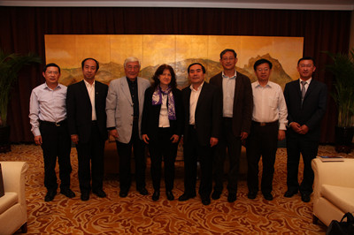 副市长王广正会见学者关愚谦海珮春夫妇