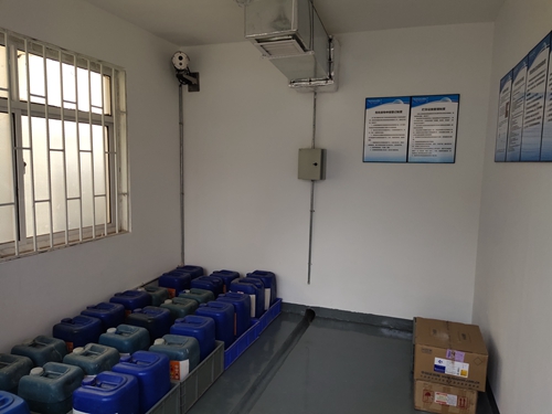 "精神及西海岸新区环保局要求,生物与化工学院严格按照国家规范标准