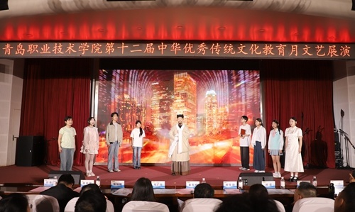 商学院学生表演情景朗诵《跨越时空的对话》