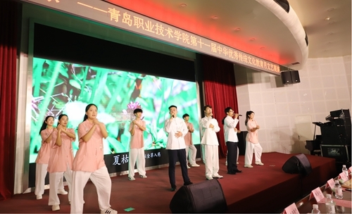 生物与化工学院学生表演歌舞串烧《本草四季·上春山》
