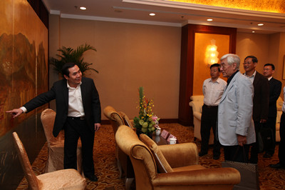 副市长王广正会见学者关愚谦海珮春夫妇