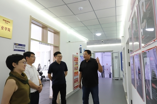 参观青岛职业技术学院智慧运动康复实训中心