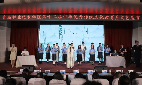 旅游学院学生表演陶笛伴朗诵《君子不器》