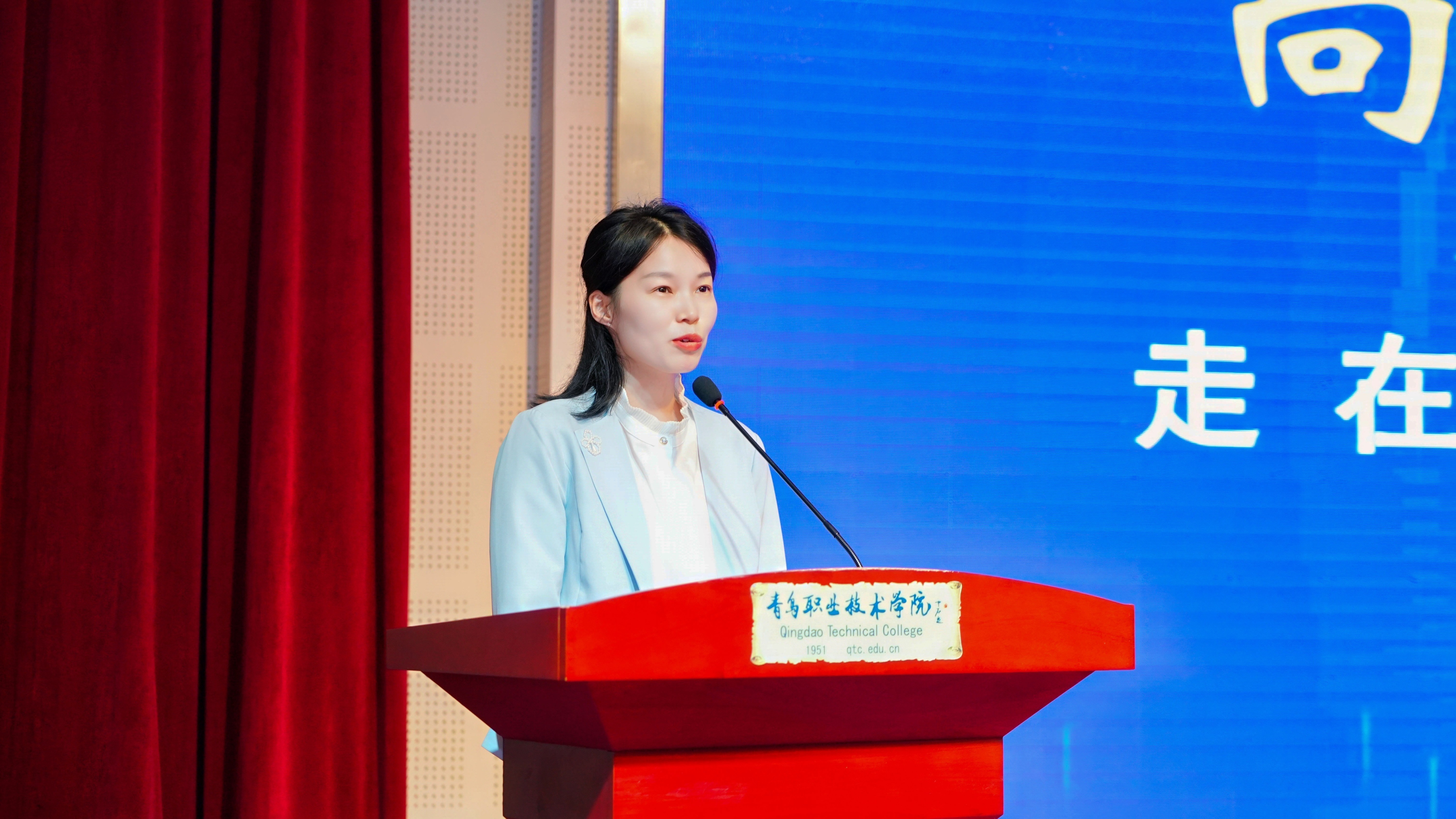 3.青岛西海岸新区工委党校政治经济教研室副主任 蒋玲玲宣讲《从三重维度理解“新质生产力”》.jpg 3.青岛西海岸新区工委党校政治经济教研室副主任 蒋玲玲宣讲《从三重维度理解“新质生产力”》.jpg