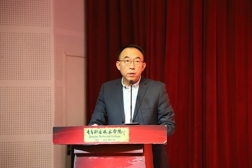 海洋生态保护推广志愿者、校志愿服务先进个人代表李涛作典型经验分享交流