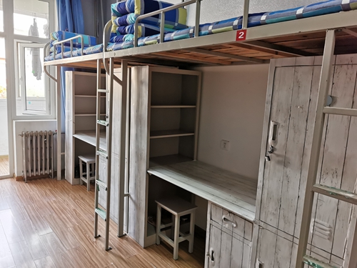 新生宿舍被子展示公寓管理员,辅导员,学生代表检查内务,进行评比