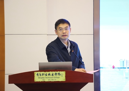 省教科院副院长曾庆伟作主旨报告