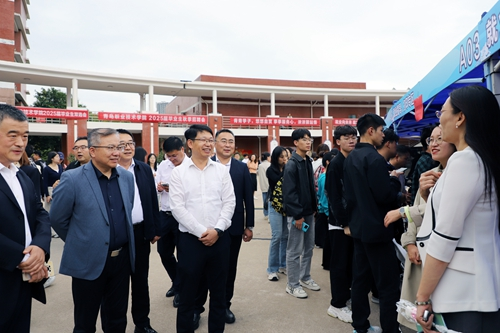 起航西海岸,青春赢未来!青岛职业技术学院举办2024秋季高职毕业生大型招聘会暨2025届毕业生双选会
