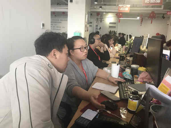 2到企业现场请教企业师傅指导.jpg 2到企业现场请教企业师傅指导.jpg